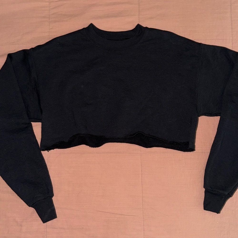 Cropped Black Sweatshirt